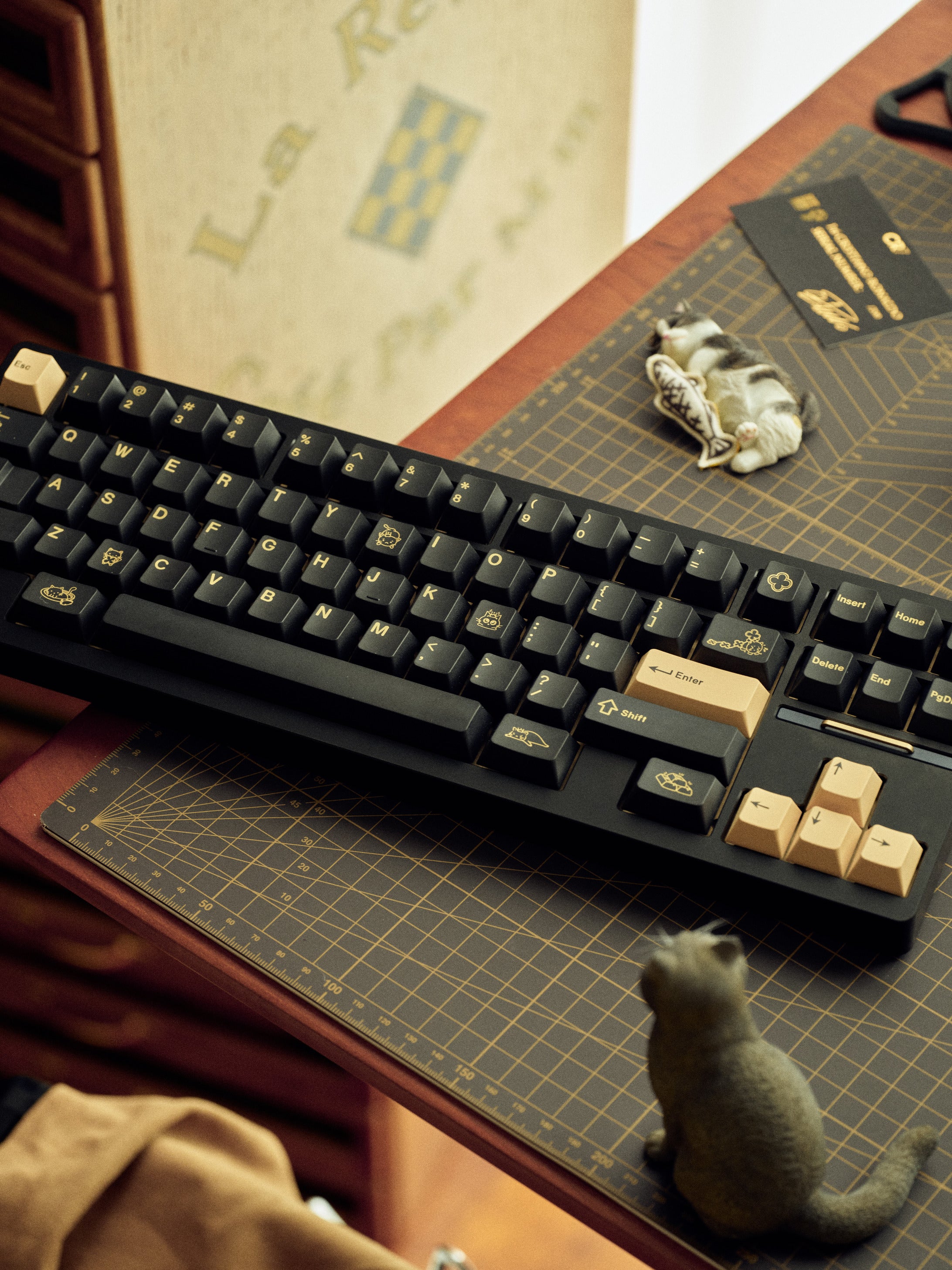 QQ Onyx Keycaps
